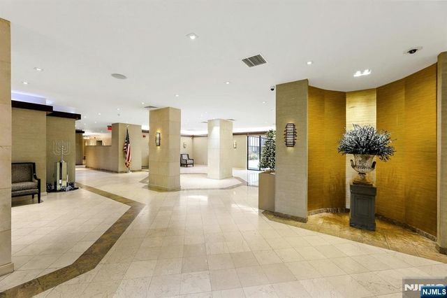 300 Winston 910, Cliffside Park, NJ 07010