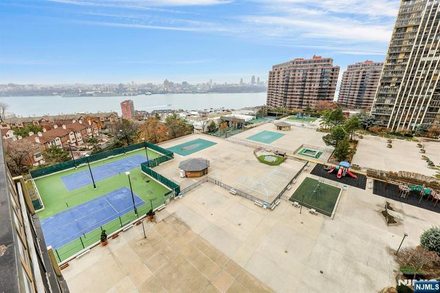 300 Winston 910, Cliffside Park, NJ 07010