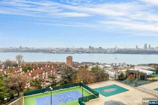 300 Winston 910, Cliffside Park, NJ 07010