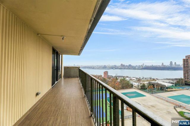 300 Winston 910, Cliffside Park, NJ 07010