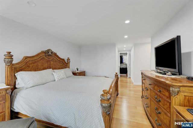 300 Winston 910, Cliffside Park, NJ 07010