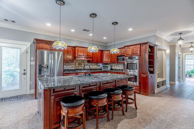 2114 Spring Hollow Dr, Jonesboro, AR 72404