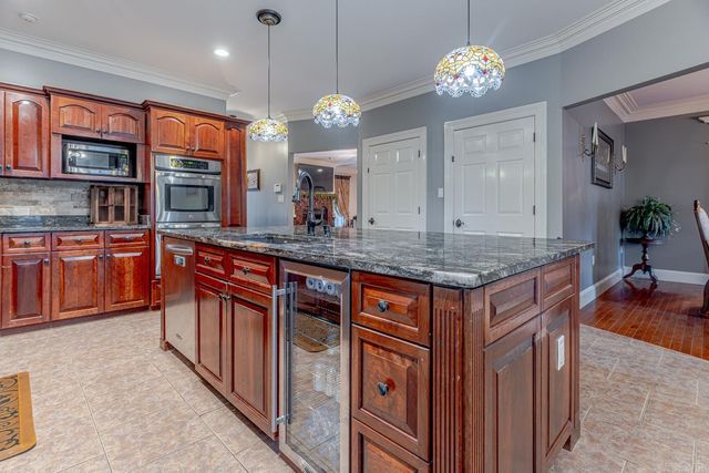 2114 Spring Hollow Dr, Jonesboro, AR 72404