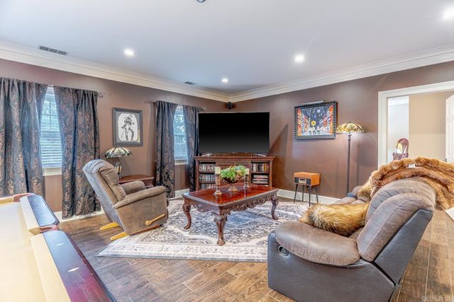 2114 Spring Hollow Dr, Jonesboro, AR 72404