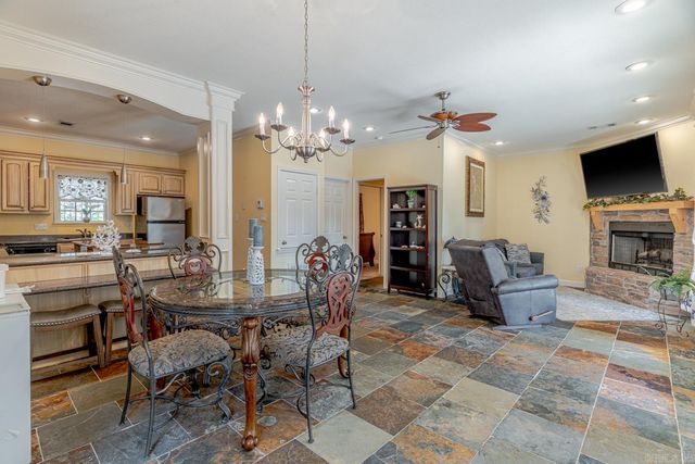 2114 Spring Hollow Dr, Jonesboro, AR 72404
