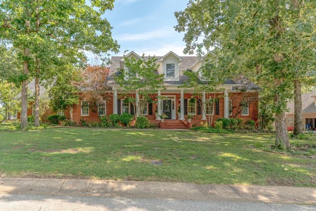 2114 Spring Hollow Dr, Jonesboro, AR 72404