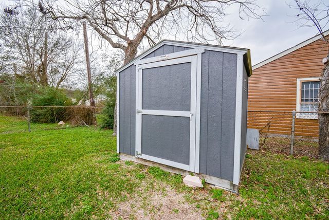 6422 Sherwood Drive, Houston, TX 77021