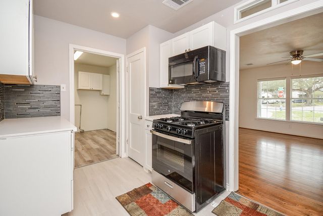 6422 Sherwood Drive, Houston, TX 77021