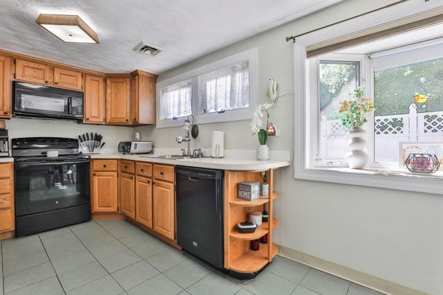 13 Irving Street, Salem, NH 03079