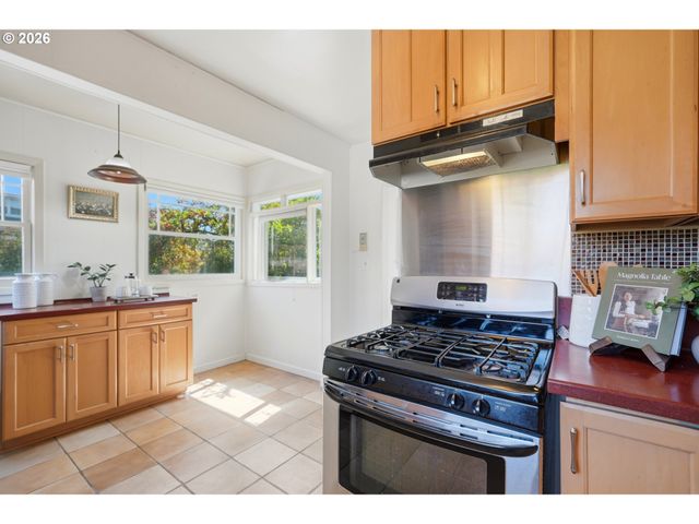 300 W 27TH St, Vancouver, WA 98660