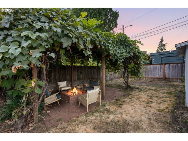 300 W 27TH St, Vancouver, WA 98660