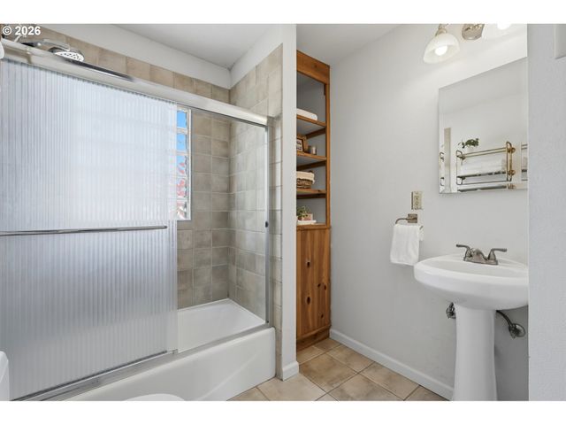 300 W 27TH St, Vancouver, WA 98660