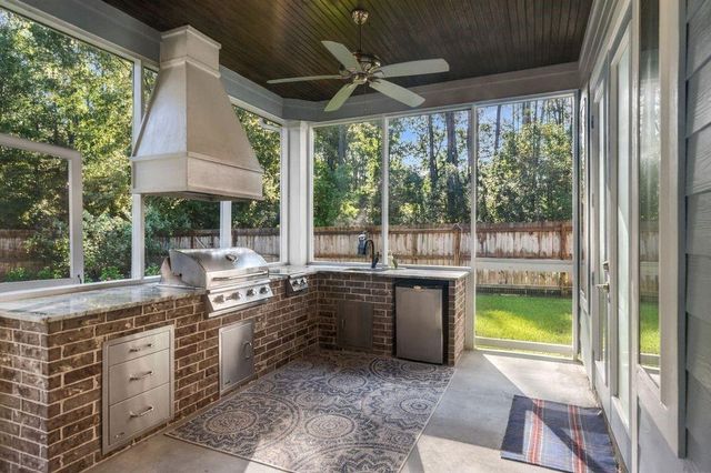 703 Lago Trace Drive, Huffman, TX 77336