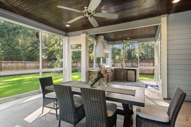 703 Lago Trace Drive, Huffman, TX 77336