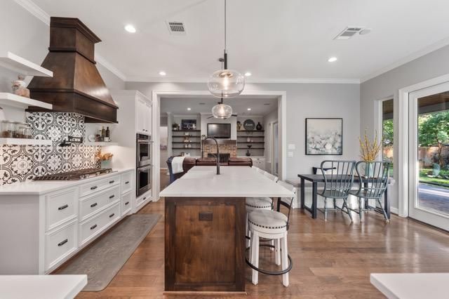 703 Lago Trace Drive, Huffman, TX 77336