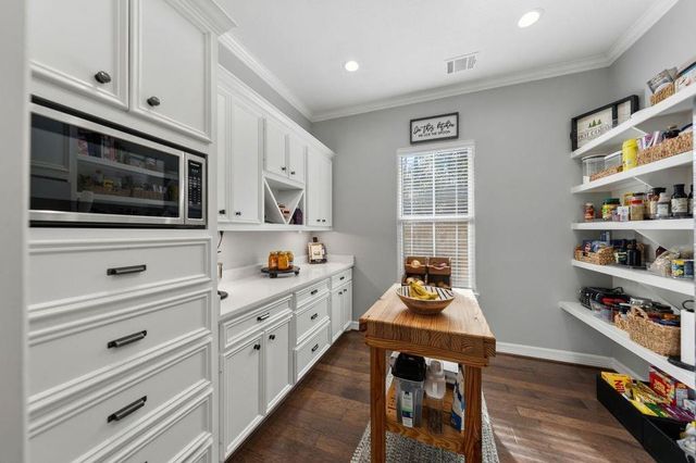 703 Lago Trace Drive, Huffman, TX 77336