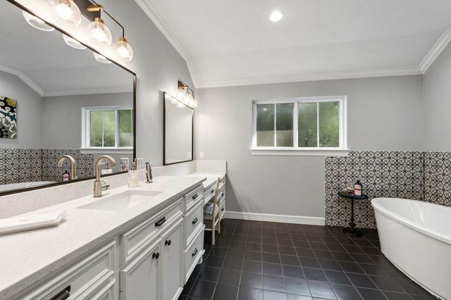 703 Lago Trace Drive, Huffman, TX 77336