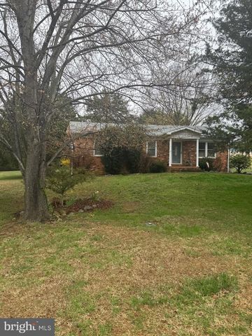 2 MASSANUTTEN PL, Luray, VA 22835