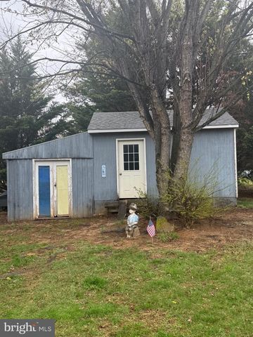 2 MASSANUTTEN PL, Luray, VA 22835