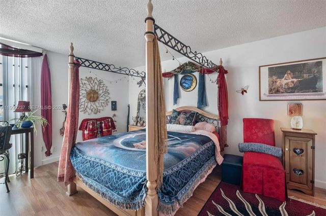 3475 N Country Club Dr 619, Aventura, FL 33180