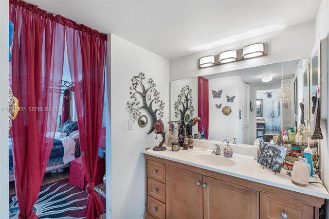 3475 N Country Club Dr 619, Aventura, FL 33180