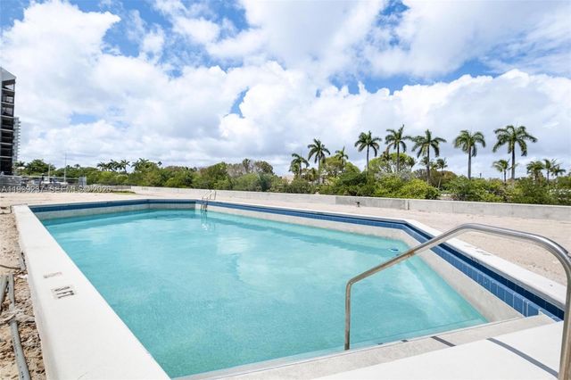 3475 N Country Club Dr 619, Aventura, FL 33180