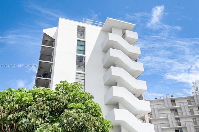 3475 N Country Club Dr 619, Aventura, FL 33180