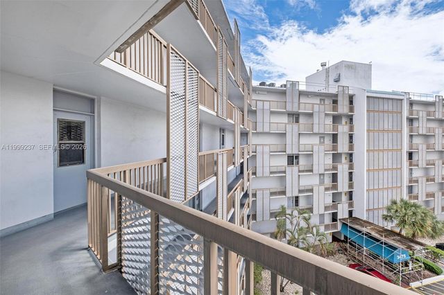 3475 N Country Club Dr 619, Aventura, FL 33180