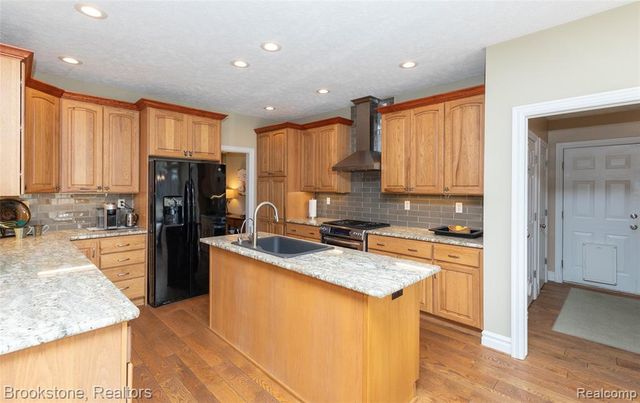 1077 Holden, Milford, MI 48381