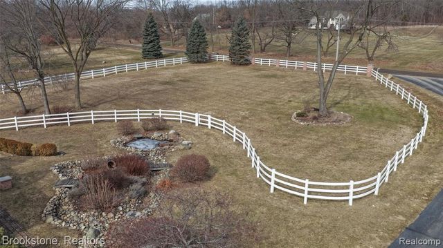 1077 Holden, Milford, MI 48381