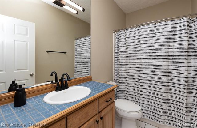 1077 Holden, Milford, MI 48381