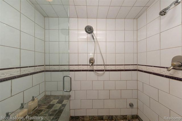 1077 Holden, Milford, MI 48381