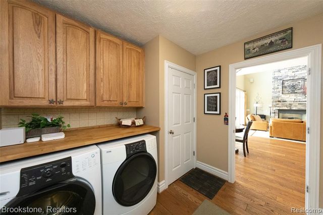 1077 Holden, Milford, MI 48381