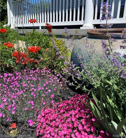 1077 Holden, Milford, MI 48381