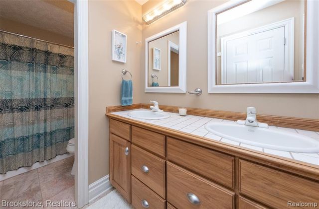 1077 Holden, Milford, MI 48381