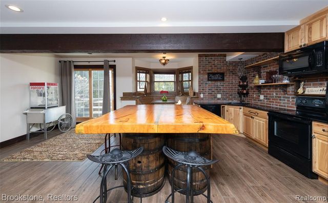 1077 Holden, Milford, MI 48381