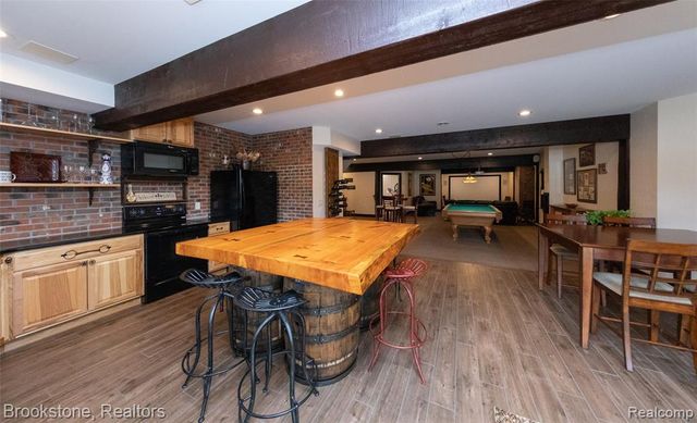 1077 Holden, Milford, MI 48381