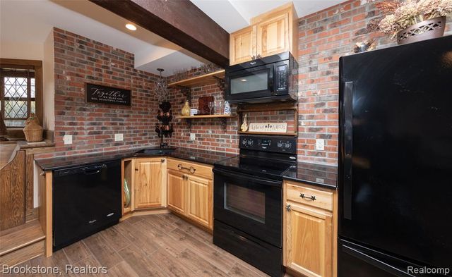 1077 Holden, Milford, MI 48381