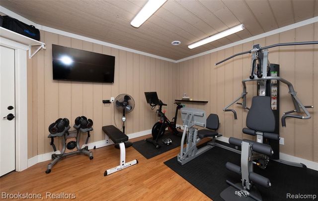 1077 Holden, Milford, MI 48381