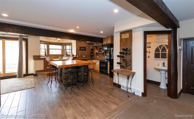 1077 Holden, Milford, MI 48381