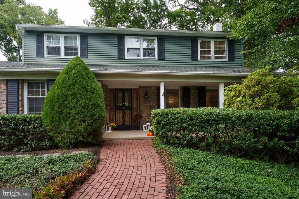 1300 UNIVERSITY DR, Yardley, PA 19067 — photo 2