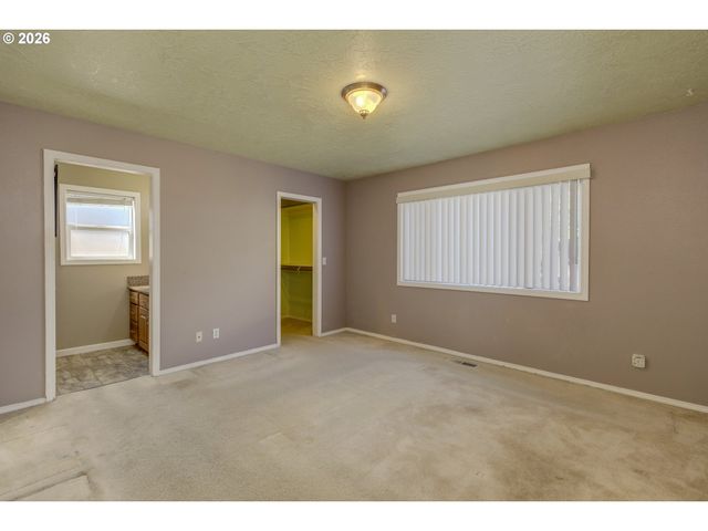 4445 GREAT PLAINS Dr Ne, Salem, OR 97305