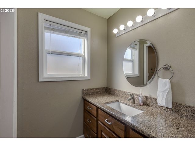 4445 GREAT PLAINS Dr Ne, Salem, OR 97305