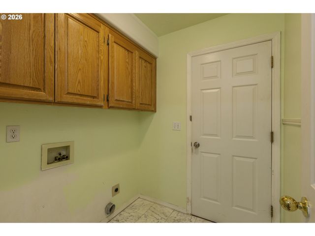 4445 GREAT PLAINS Dr Ne, Salem, OR 97305