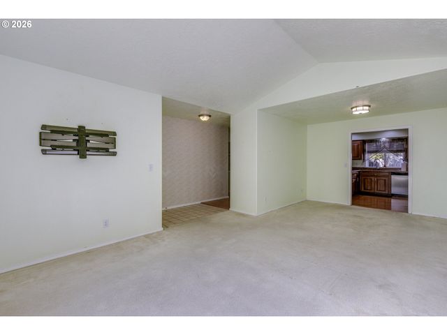 4445 GREAT PLAINS Dr Ne, Salem, OR 97305