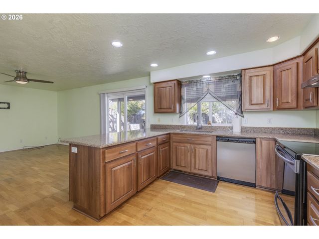 4445 GREAT PLAINS Dr Ne, Salem, OR 97305