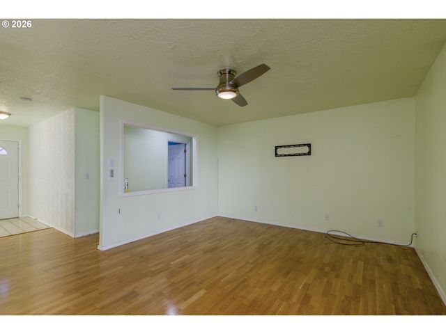 4445 GREAT PLAINS Dr Ne, Salem, OR 97305