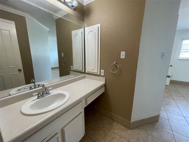 1908 Augusta Drive 4, Houston, TX 77057
