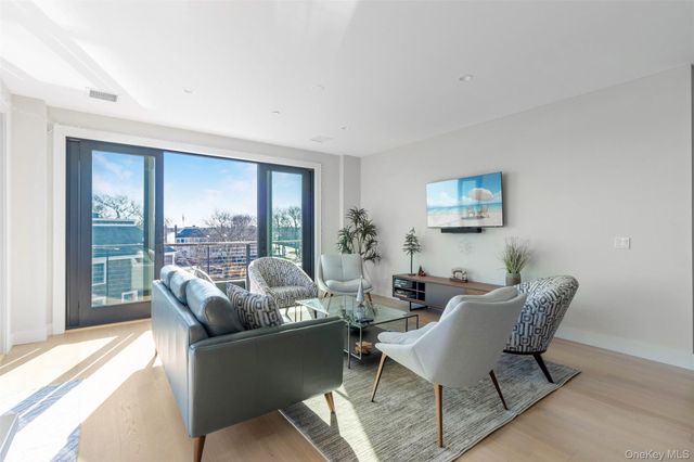 123 Sterling Avenue 12, Greenport, NY 11944