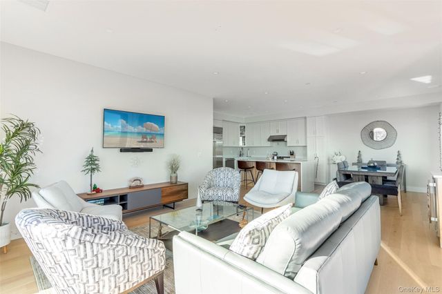 123 Sterling Avenue 12, Greenport, NY 11944